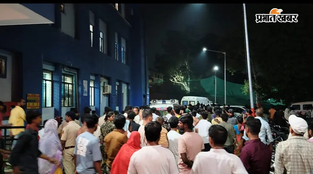 फोटो: परिजन हंगामा करते अस्पताल में. | Prabhat Khabar Network फोटो: परिजन हंगामा करते अस्पताल में. | Prabhat Khabar Network