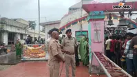 पहली सोमवारी पर श्रद्धालुओं ने किया बाबा का जलाभिषेक, हर-हर महादेव से गूंजा शिवालय