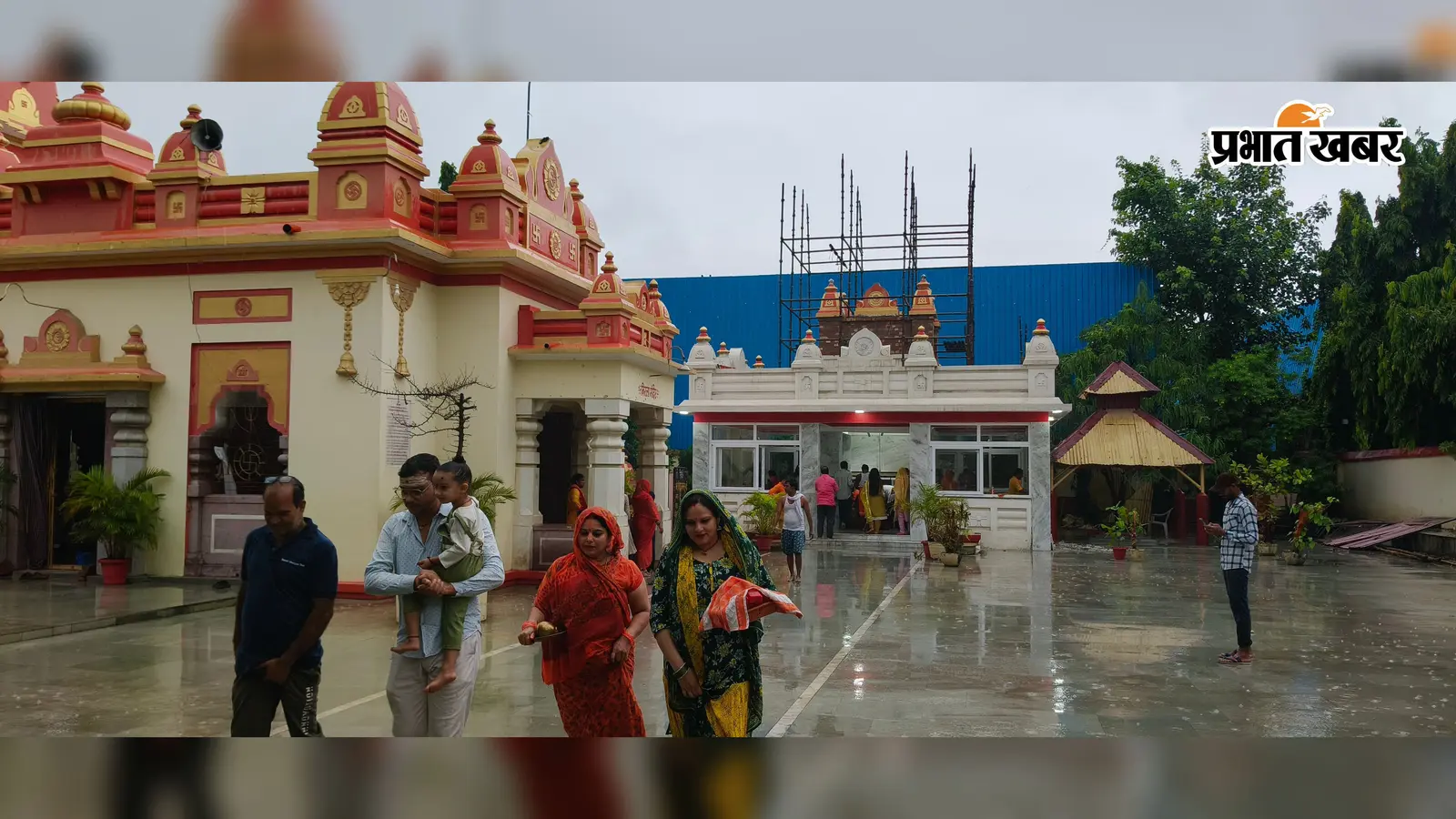 भोलेनाथ के जलाभिषेक के लिए सुबह से लगी कतारें, शिवालयों में गूंजा हर-हर महादेव