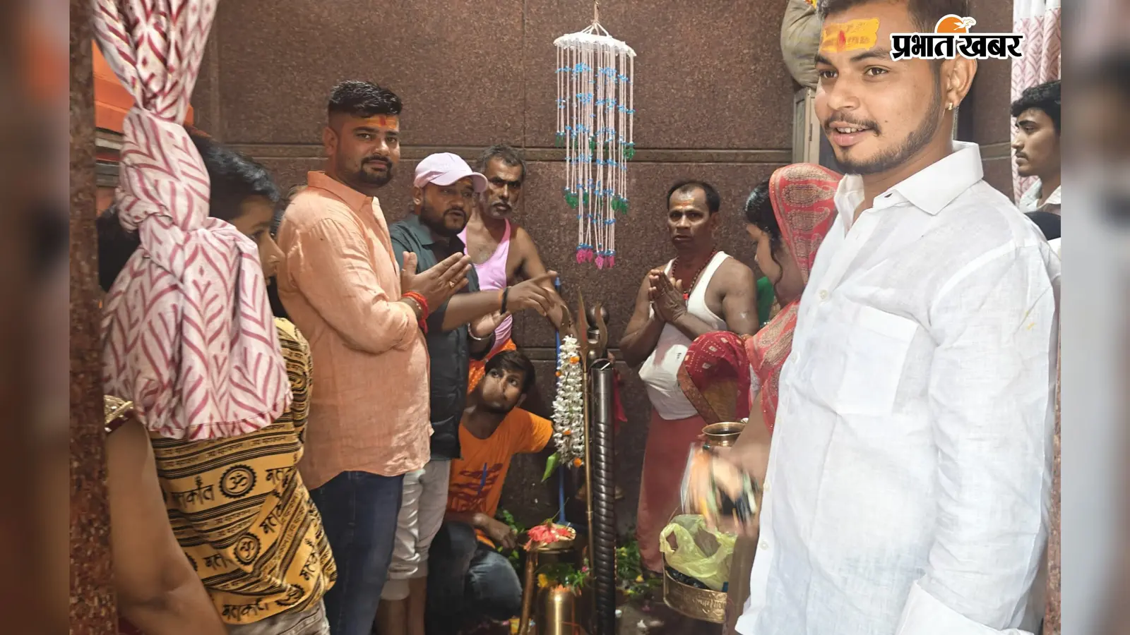 परसा में जलाभिषेक करने के लिए श्रद्धालुओं की उमड़ी भाड़ी भीड़ | Prabhat Khabar Network परसा में जलाभिषेक करने के लिए श्रद्धालुओं की उमड़ी भाड़ी भीड़ | Prabhat Khabar Network
