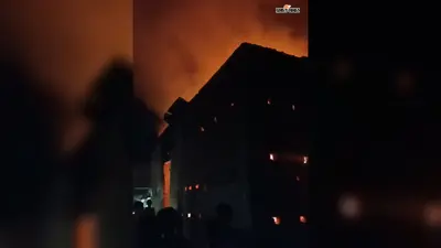 सोनबरसा बाजार में देर रात भीषण अग्निकांड, जनरल स्टोर्स का गोदाम जलकर राख, 70 लाख का नुकसान