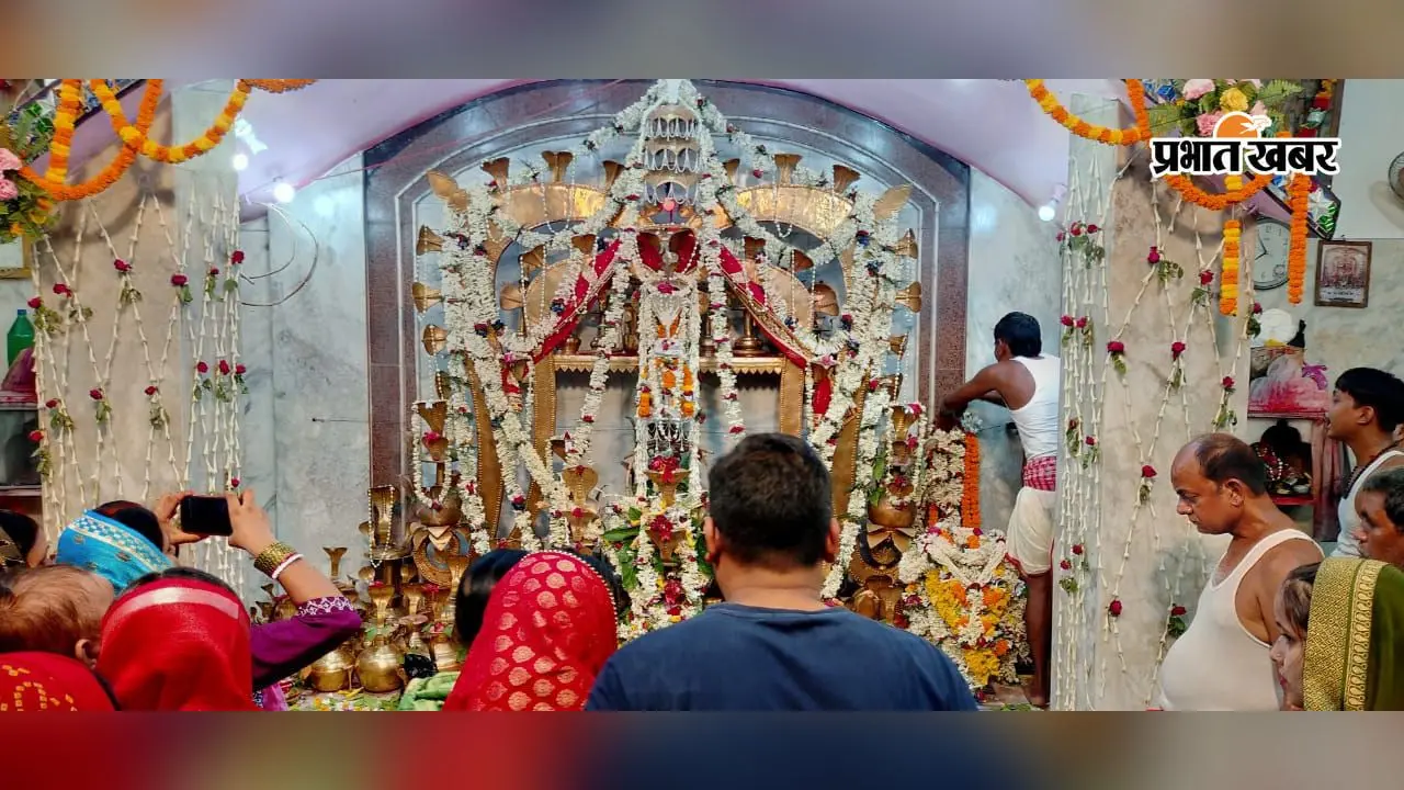 चंपानगर विषहरी स्थान में बेड़ा पंचमी पर पूजा करते श्रद्धालु. | Prabhat Khabar Network चंपानगर विषहरी स्थान में बेड़ा पंचमी पर पूजा करते श्रद्धालु. | Prabhat Khabar Network