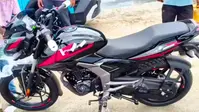 लॉन्च से पहले डीलरशिप पर दिखी नई Bajaj Pulsar 125, पहले से ज्यादा स्टाइलिश लुक में आई नजर