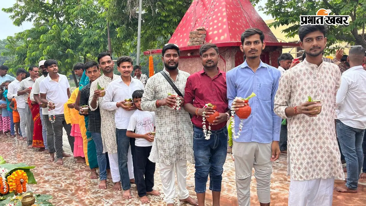 मना महादेव में जलाभिषेक के लिए कतारबद्ध श्रद्धालु. | Prabhat Khabar Network मना महादेव में जलाभिषेक के लिए कतारबद्ध श्रद्धालु. | Prabhat Khabar Network