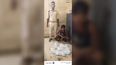 कारी कोसी घाट पर उत्पाद विभाग की बड़ी कार्रवाई, नाव से 27.5 लीटर देसी शराब बरामद, तस्कर गिरफ्तार