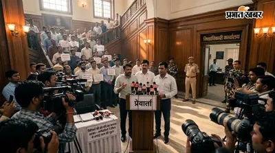 लिपिकों की प्रोन्नति का मामला अटका, कर्मचारियों ने डीएम से लगाई न्याय की गुहार