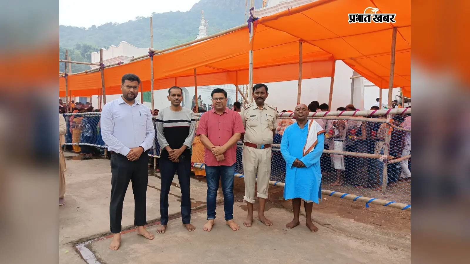 सुरक्षा व्यवस्था का जायजा लेते बीडीओ व अन्य | Prabhat Khabar Network सुरक्षा व्यवस्था का जायजा लेते बीडीओ व अन्य | Prabhat Khabar Network