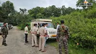 खूंटी में लावारिस पिकअप वैन से 80 किलो गांजा बरामद