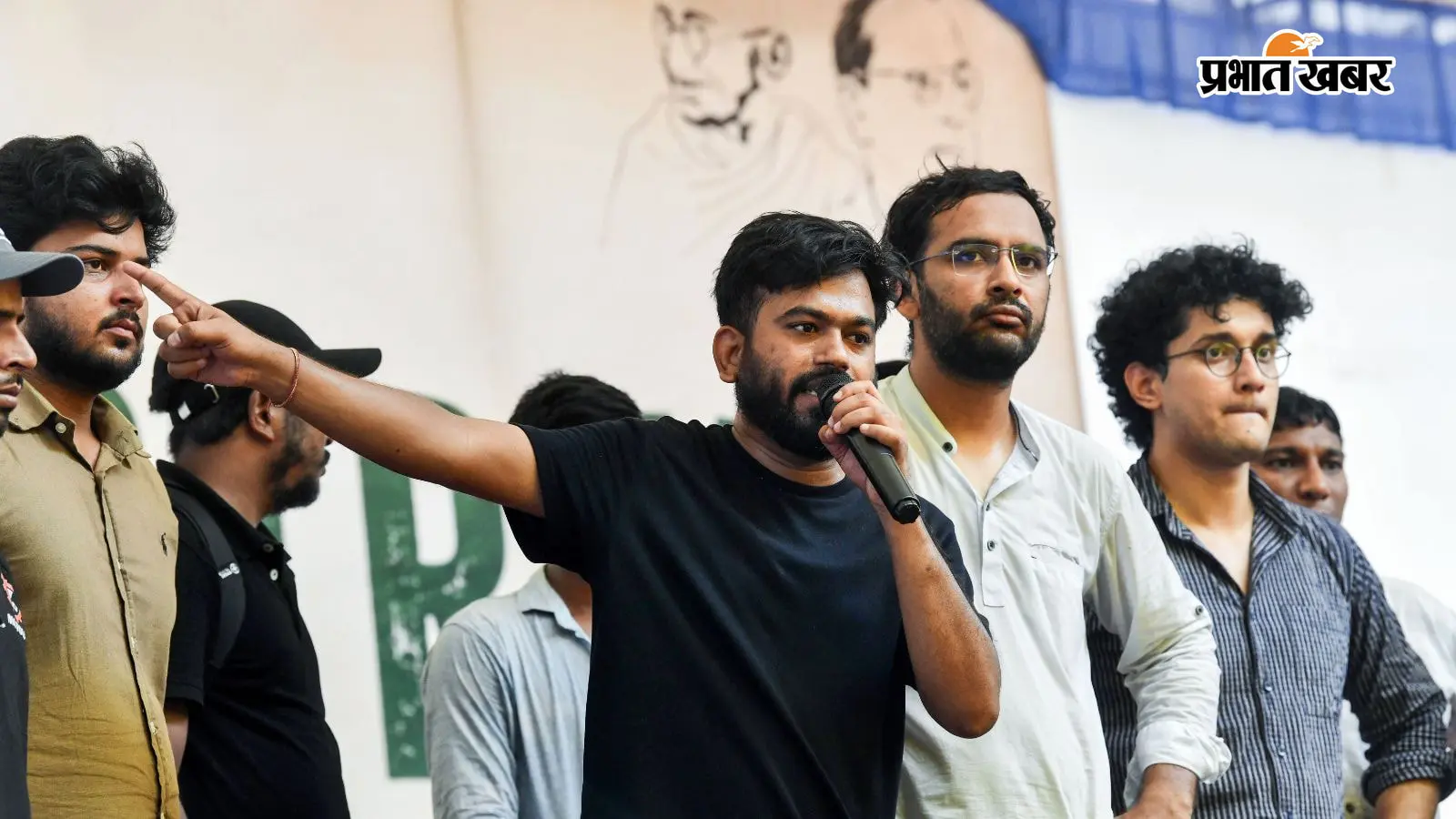 कॉकरोच जनता पार्टी के संस्थापक अभिजीत दीपके कॉकरोच जनता पार्टी के संस्थापक अभिजीत दीपके