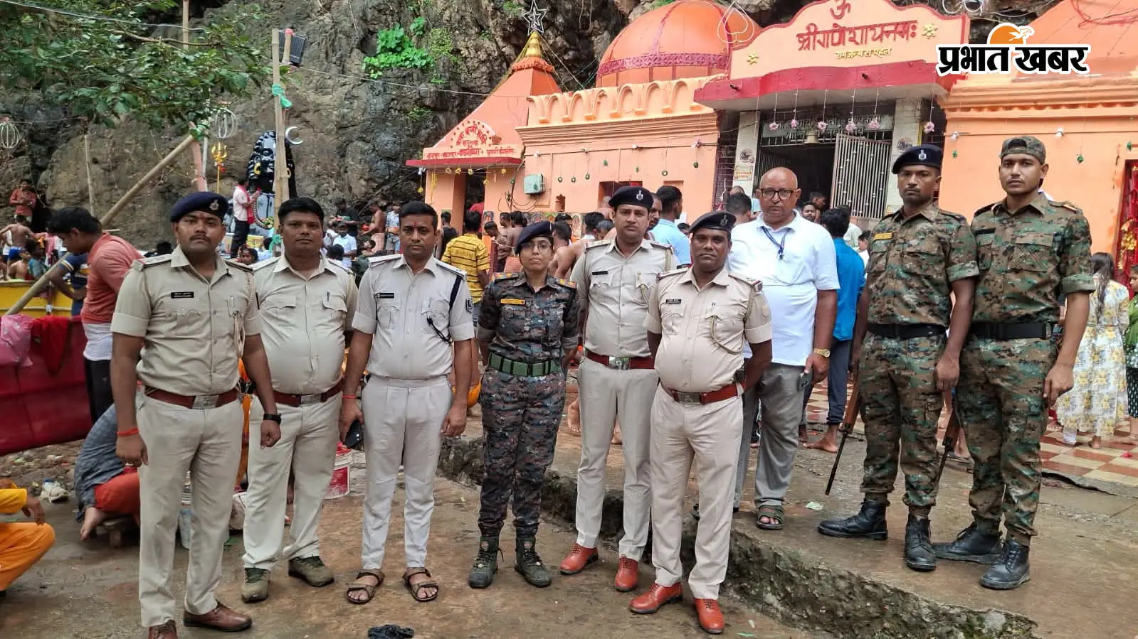 फोटो कैप्शन- शृंगी ऋषि धाम मैं सुरक्षा के लिए तैनात है दंडाधिकारी एवं पुलिस फोटो कैप्शन: जलप्पा स्थान में दंडाधिकारी के नेतृत्व तैनात में पुलिस पदाधिकारी | Prabhat Khabar Network फोटो कैप्शन- शृंगी ऋषि धाम मैं सुरक्षा के लिए तैनात है दंडाधिकारी एवं पुलिस फोटो कैप्शन: जलप्पा स्थान में दंडाधिकारी के नेतृत्व तैनात में पुलिस पदाधिकारी | Prabhat Khabar Network