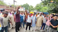 खाद की किल्लत और वितरण में धांधली पर भड़के किसान, जहानाबाद-घोसी मुख्य मार्ग किया जाम