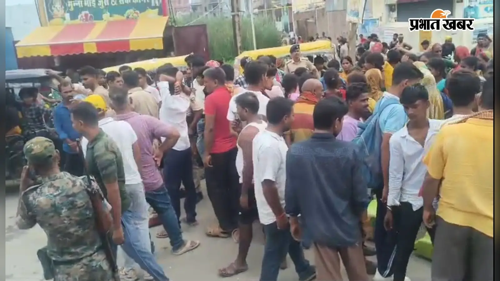 पानी के लिए जहानाबाद बिहार शरीफ राष्ट्रीय राजमार्ग 33 स्कोप टेलीफोन एक्सचेंज के निकट जाम कर रहे लोग जाम के कारण वाहनों की लगी लंबी कतार | Prabhat Khabar Network पानी के लिए जहानाबाद बिहार शरीफ राष्ट्रीय राजमार्ग 33 स्कोप टेलीफोन एक्सचेंज के निकट जाम कर रहे लोग जाम के कारण वाहनों की लगी लंबी कतार | Prabhat Khabar Network