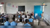 रोहतास: छात्राओं को पुलिस ने सिखाए सुरक्षा के गुर, 112 डायल से लेकर साइबर क्राइम तक दी अहम जानकारी