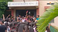 सारण इंजीनियरिंग कॉलेज में गर्ल्स हॉस्टल को लेकर छात्रों का प्रदर्शन, प्राचार्य ने आरोपों को बताया निराधार