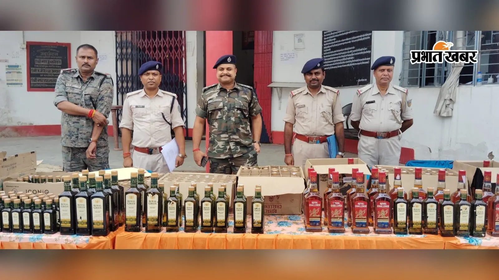 चतरा में 16 लाख की अवैध शराब बरामद, भूसे के नीचे छिपाकर बिहार ले जा रहे थे तस्कर
