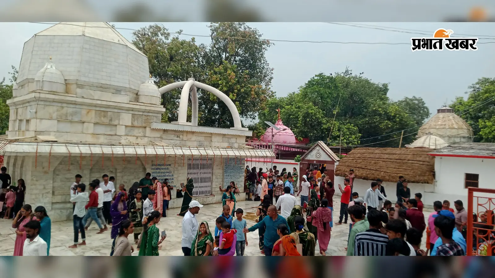पहली सोमवारी पर कल्याणेश्वर स्थान में उमड़ा श्रद्धालुओं का सैलाब, हर-हर महादेव के जयघोष से गूंजा मंदिर