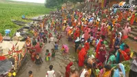 बेगूसराय में सावन की पहली सोमवारी और नाग पंचमी पर झमटिया गंगा घाट में उमड़ी आस्था, जलकुंभी से श्रद्धालु रहे परेशान