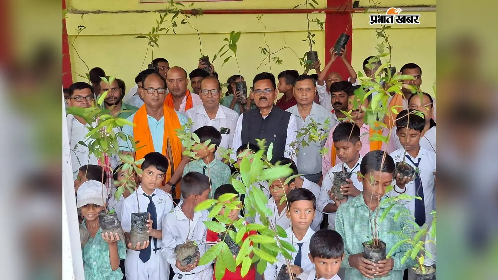गोपालगंज: बैकुंठपुर में आंबेडकर डिजिटल एकेडमी का उद्घाटन, पूर्व डीआईजी ने किया शुभारंभ