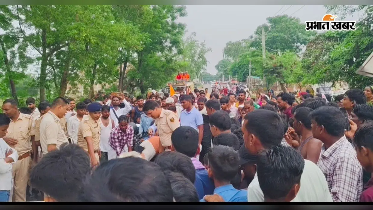 सोनो में ई-रिक्शा और बाइक की टक्कर, परीक्षा दिलाने जा रहे युवक की मौत, दो छात्राएं गंभीर घायल