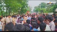 सोनो में ई-रिक्शा और बाइक की टक्कर, परीक्षा दिलाने जा रहे युवक की मौत, दो छात्राएं गंभीर घायल