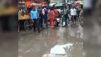 सारण में बारिश ने बढ़ाई मुसीबत, कीचड़-जलजमाव से सड़कें बदहाल, मंदिर जाने वाले श्रद्धालु परेशान