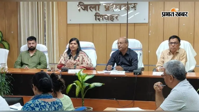शिवहर में पीएम सूर्य घर योजना की समीक्षा, डीएम ने 15 दिन में इंस्टालेशन बढ़ाने का दिया लक्ष्य