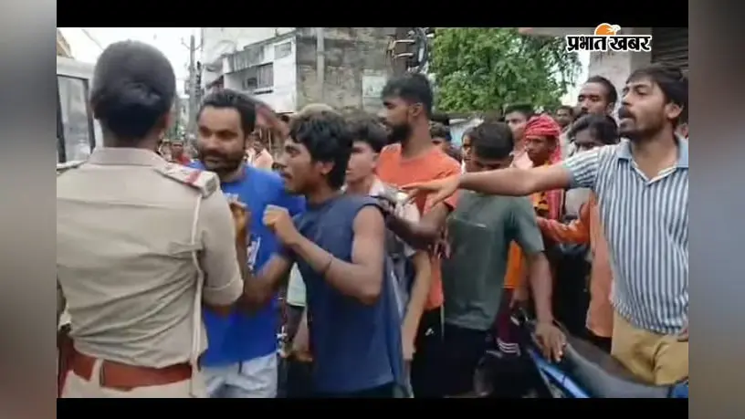बेतिया में दिनदहाड़े छात्र से लूटपाट, स्थानीय लोगों ने एक बदमाश को पकड़कर पुलिस को सौंपा