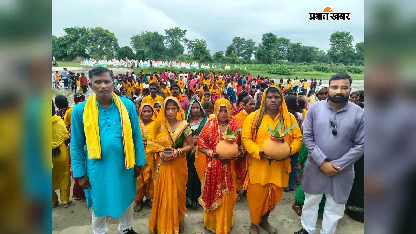 गोपालगंज: श्रावण की पहली सोमवारी पर भोरे में निकली भव्य कलश यात्रा, 1001 कन्याओं ने भरा पवित्र जल