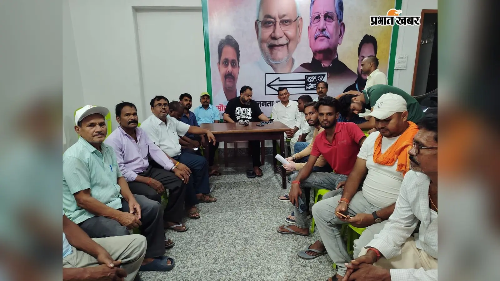 फरीदपुर में पीसीसी सड़क निर्माण का विरोध, ग्रामीणों ने विधायक से लगाई रोक की गुहार