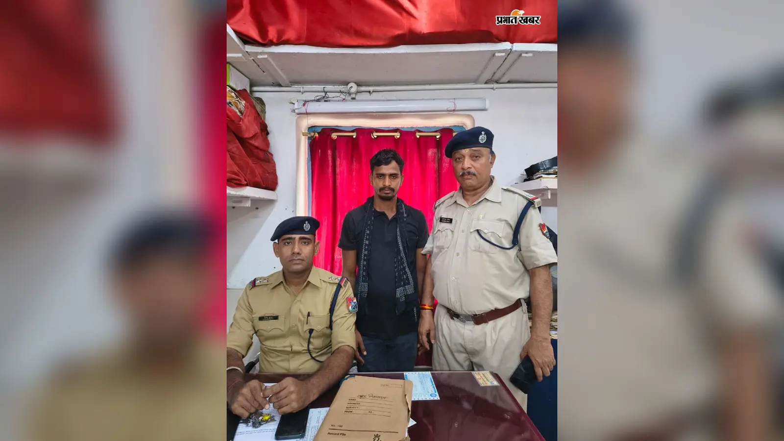 बक्सर के लाइट ओवर ब्रिज पर ट्रैक्टर चढ़ाना पड़ा भारी, RPF ने चालक को किया गिरफ्तार