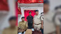 बक्सर के लाइट ओवर ब्रिज पर ट्रैक्टर चढ़ाना पड़ा भारी, RPF ने चालक को किया गिरफ्तार