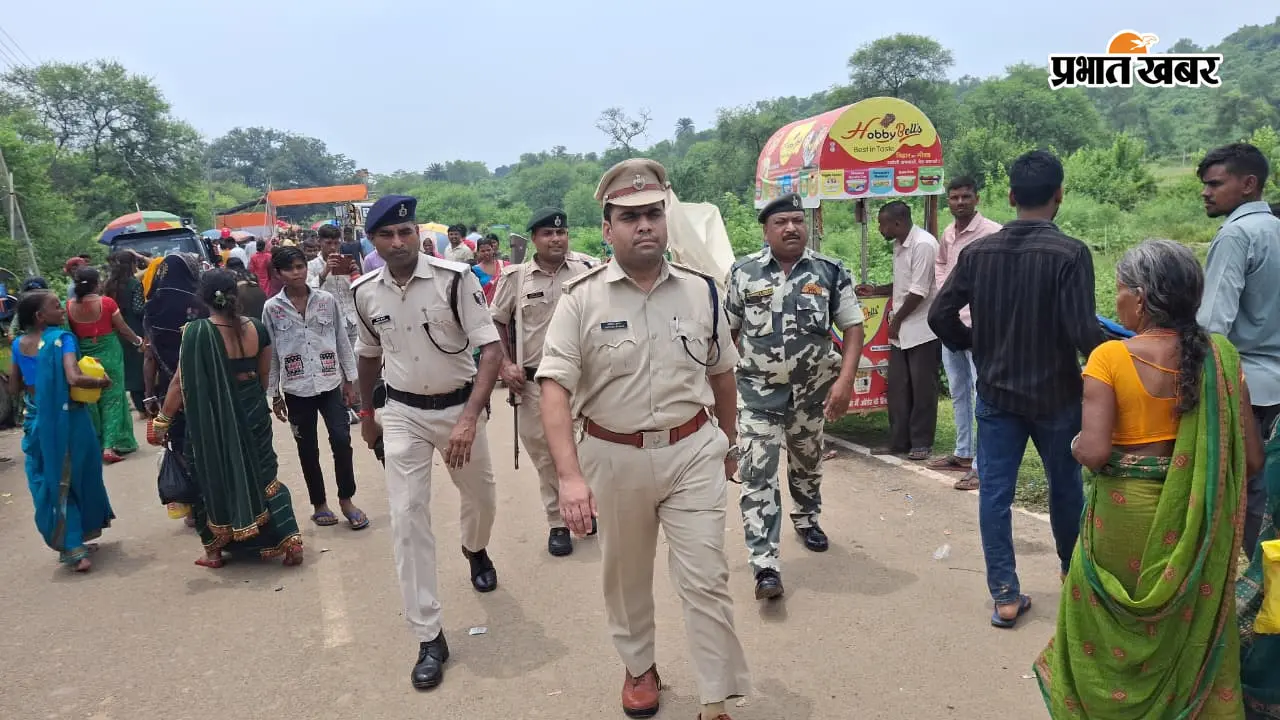 अमरपुर के बाबा ज्यैष्ठगौरनाथ मंदिर पहुंचे एसपी अमितेश कुमार, सुरक्षा व्यवस्था का लिया जायजा