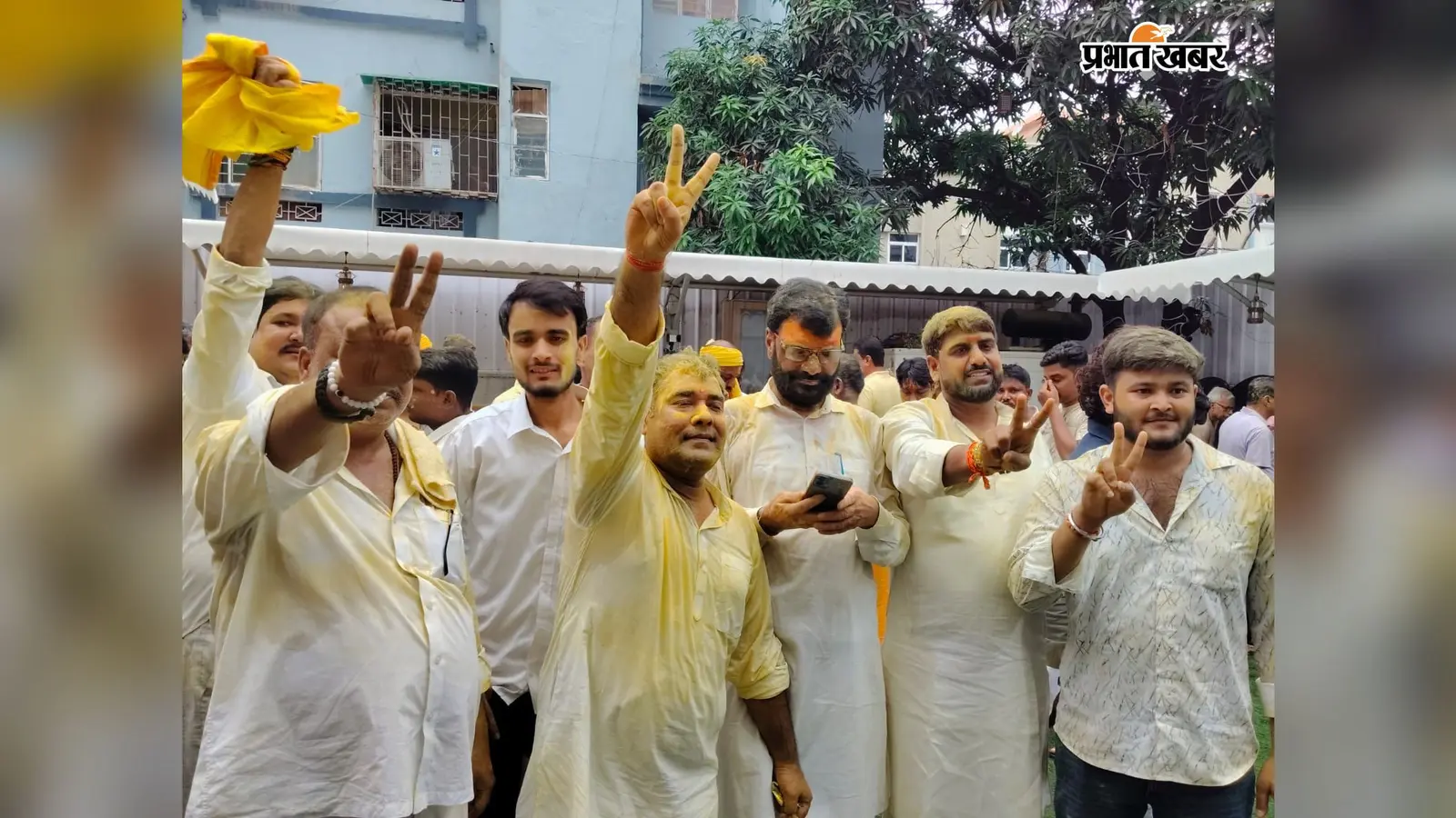 बक्सर में बांकीपुर विधानसभा उपचुनाव में प्रशांत किशोर की जीत पर जश्न, जनसुराज कार्यकर्ताओं में खुशी