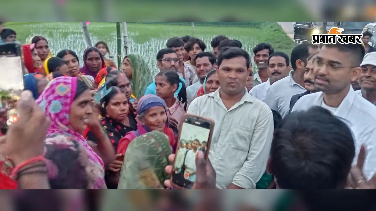 सासाराम तिलौथू में मंत्री दीपक प्रकाश से महिलाओं ने रखीं पंचायत की समस्याएं,. शोकाकुल परिवारों से भी की मुलाकात