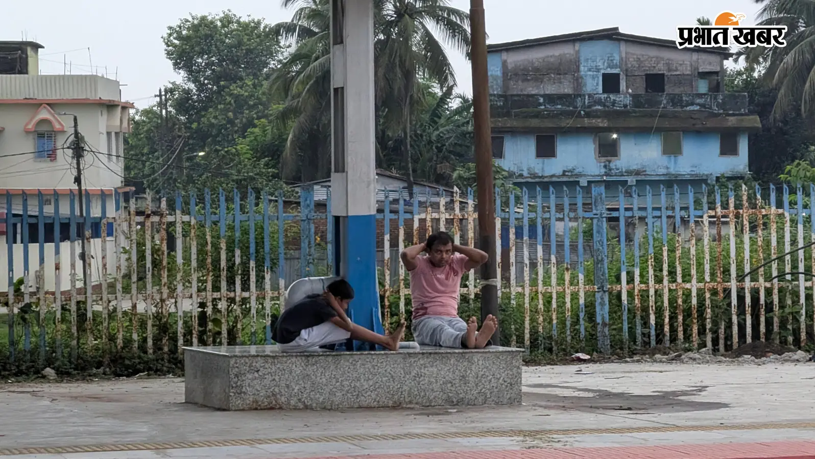 नगर में पार्क और वॉक-वे का अभाव, रेलवे स्टेशन का प्लेटफॉर्म बना 'मॉर्निंग वॉक' का नया ठिकाना