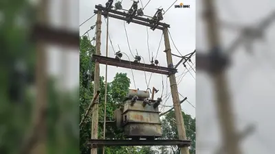 बक्सर के केसठ में आकाशीय बिजली गिरने से कई ट्रांसफार्मर क्षतिग्रस्त, ईंट-भट्ठे की चिमनी में आई दरार