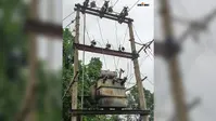 बक्सर के केसठ में आकाशीय बिजली गिरने से कई ट्रांसफार्मर क्षतिग्रस्त, ईंट-भट्ठे की चिमनी में आई दरार