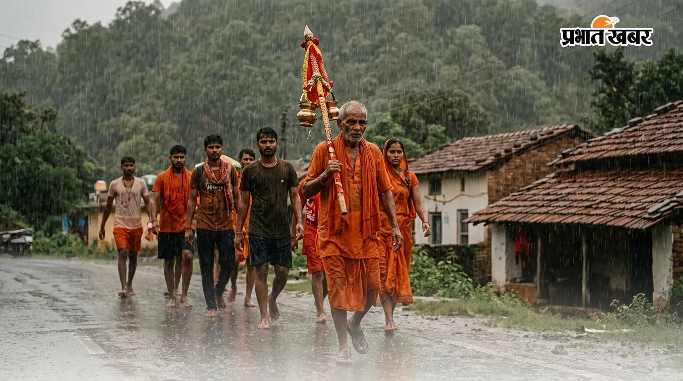 झमाझम बारिश में भी नहीं थमे कांवरियों के कदम, बोल बम के जयघोष से गूंज उठा 105 किमी लंबा कांवरिया पथ