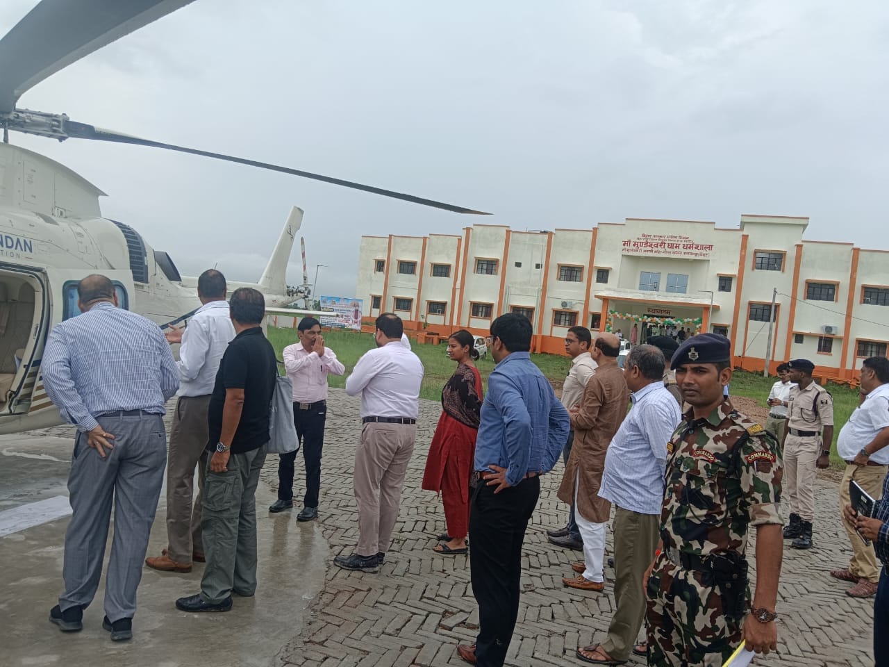 मुंडेश्वरी धाम का निरीक्षण करते अधिकारी