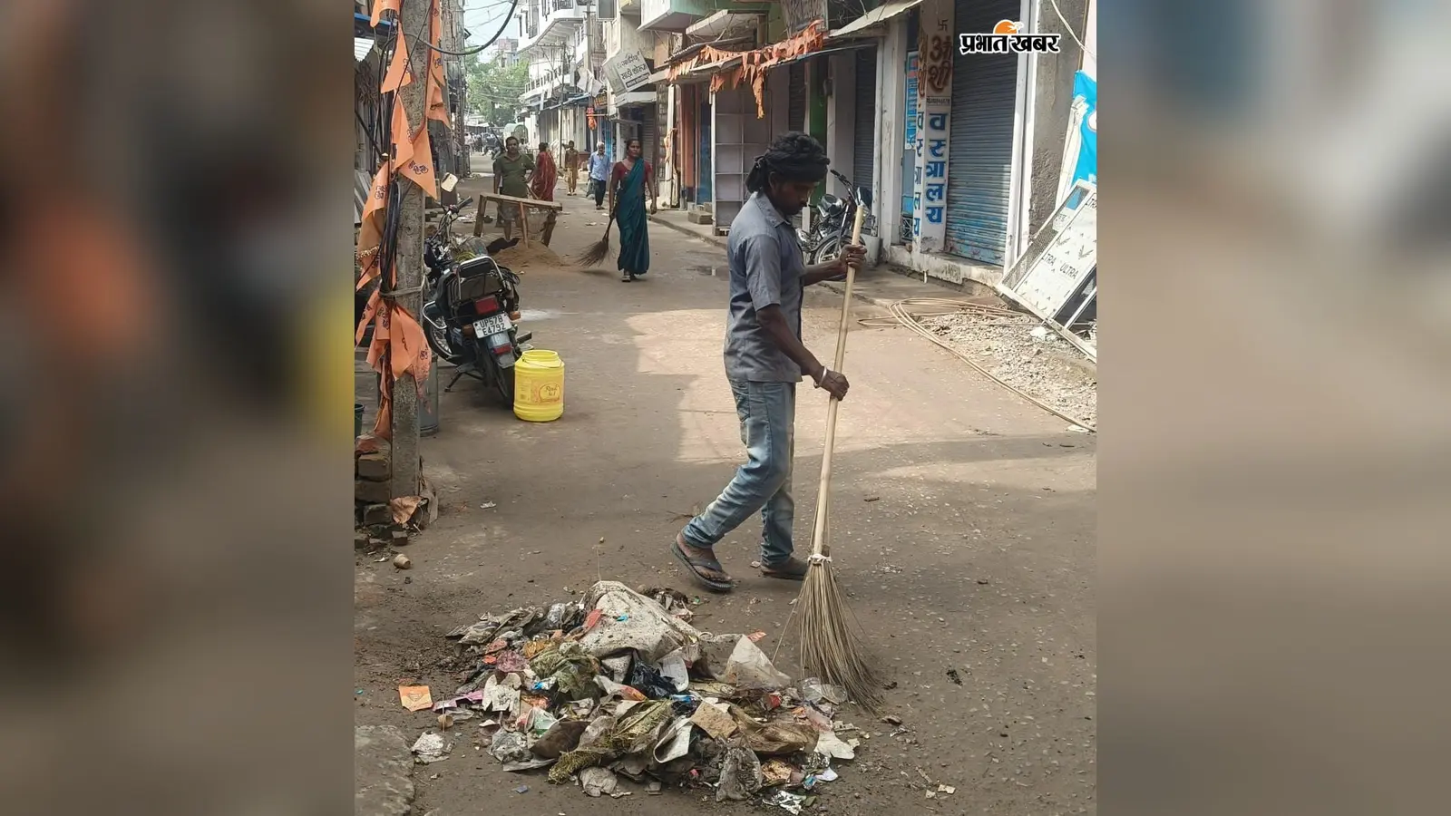 गोपालगंज : मीरगंज में सफाईकर्मियों की हड़ताल एक दिन के लिए स्थगित, इस कारण फिर शुरू हुई सफाई
