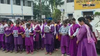 बंगाल : शालतोड़ा विधायक के खिलाफ सड़क पर उतरीं आशा कर्मी, किया मौन प्रदर्शन