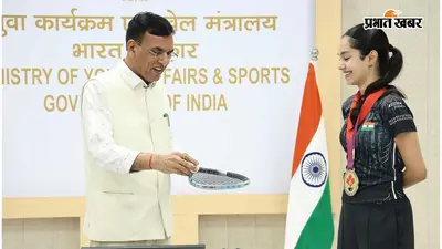 विश्व जूनियर चैंपियन अनाहत सिंह को मिला सम्मान, प्लेयर्स ने खेल मंत्री मनसुख मांडविया के साथ ली सेल्फी