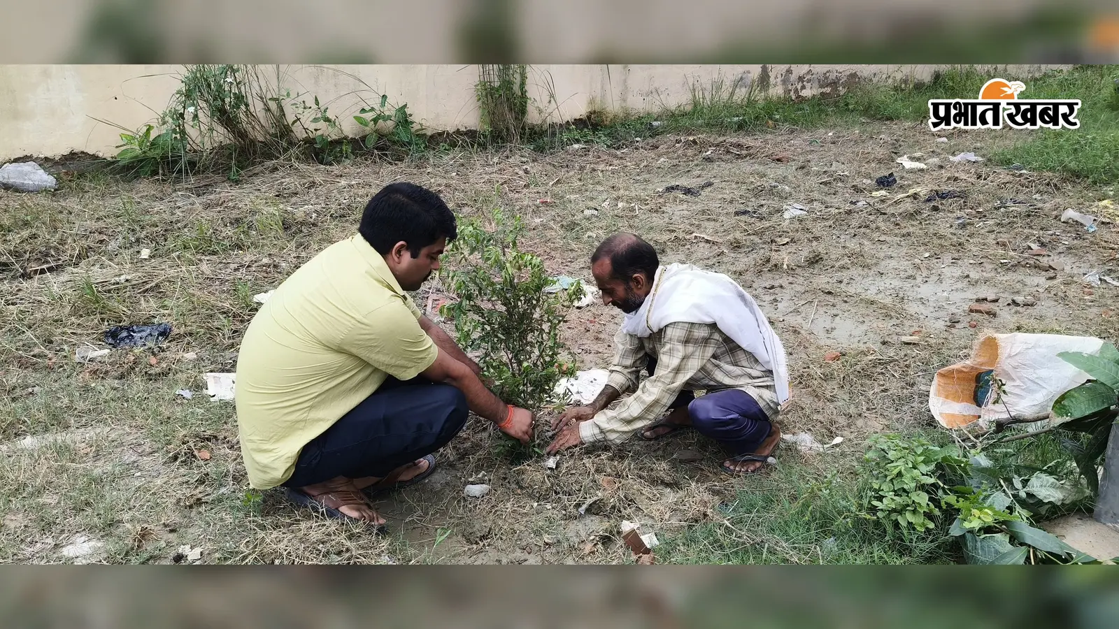 सीवान के भगवानपुर हाट थाना परिसर में पौधरोपण, थानाध्यक्ष ने दिया पर्यावरण संरक्षण का संदेश