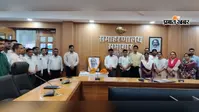 लातेहार समाहरणालय में मनाई गई दिशोम गुरु की पहली पुण्यतिथि, अधिकारियों ने अर्पित किए श्रद्धासुमन