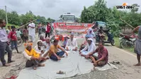 छह सूत्री मांगों को लेकर किसानों ने जयनगर-रहिका एनएच किया जाम, घंटों बाधित रहा यातायात