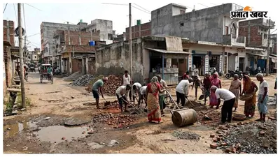 मोतिहारी: नगर निगम बनने के चार साल बाद भी वार्ड-30 की सड़क बदहाल, लोगों ने खुद शुरू कराया मरम्मत कार्य