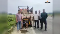 बाथरूम सफाई की बोतलों में छिपाकर ले जा रहा था अवैध विदेशी शराब, पिकअप समेत दो गिरफ्तार