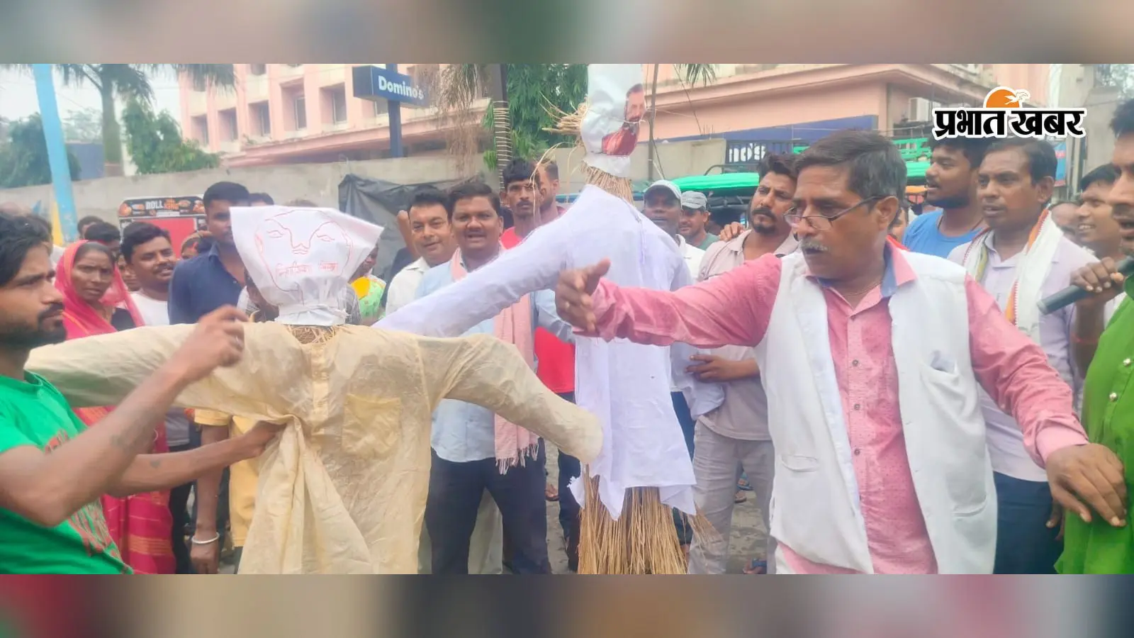गया जी : सड़क किनारे फैले कचरे से आने लगी दुर्गंध, निगमकर्मियों की छठे दिन भी हड़ताल जारी