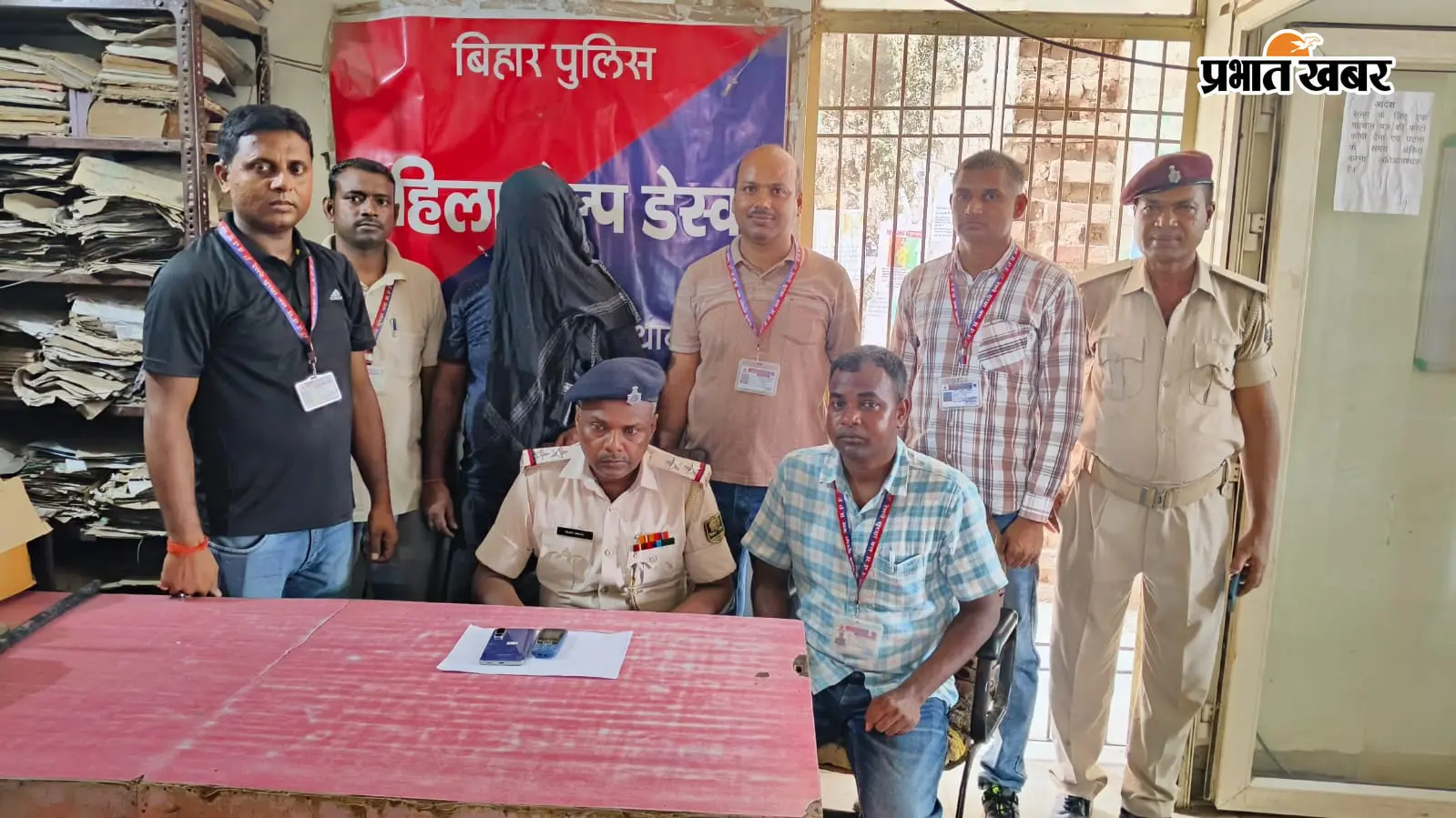 गया जंक्शन पर RPF-GRP की संयुक्त कार्रवाई, चोरी के दो मोबाइल के साथ नवादा का शख्स गिरफ्तार