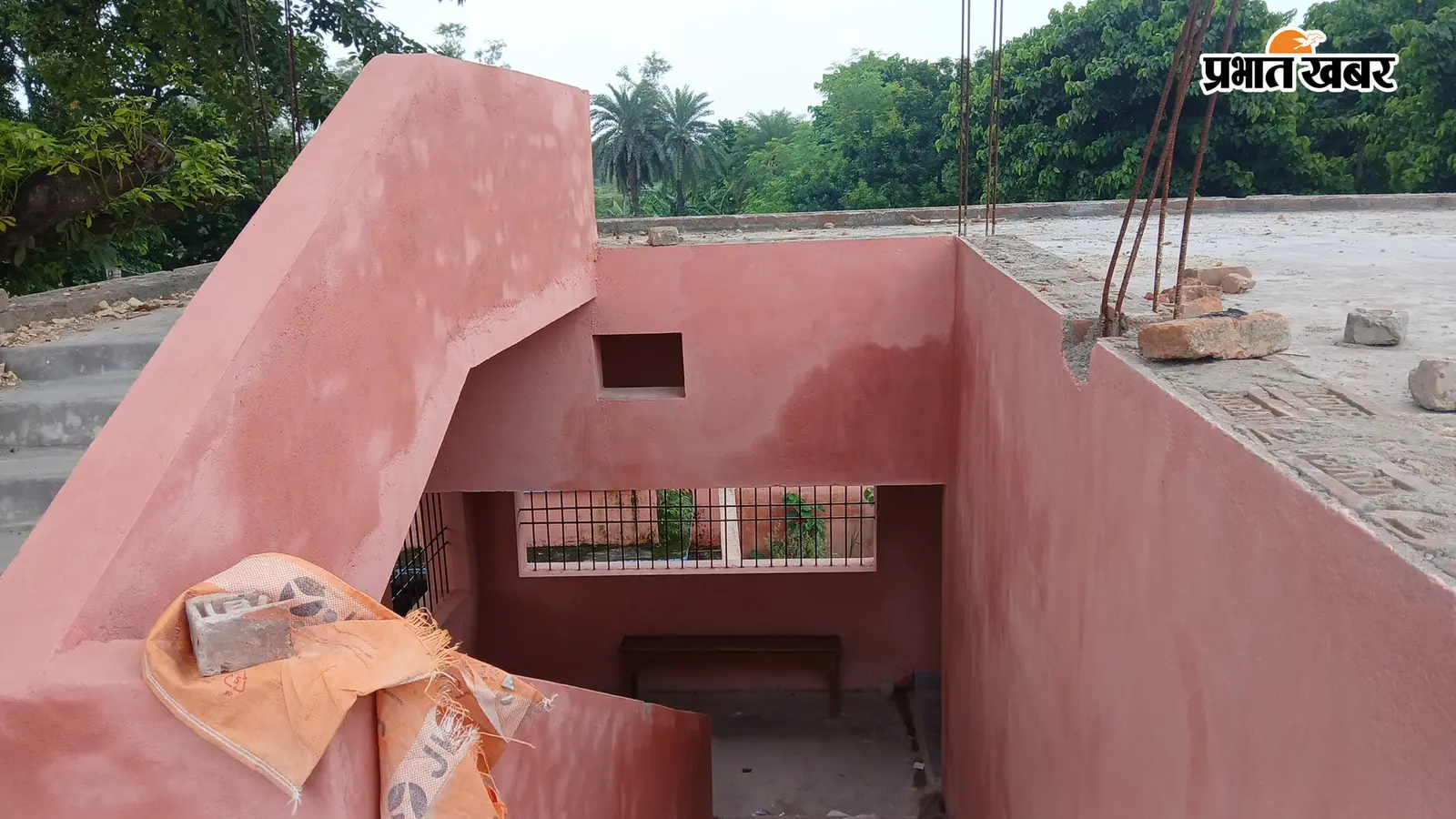 बेगूसराय: उत्क्रमित उर्दू मध्य विद्यालय फफौत के नवनिर्मित भवन में अनियमितताओं का आरोप, अधूरे कार्य से छात्र-शिक्षक परेशान